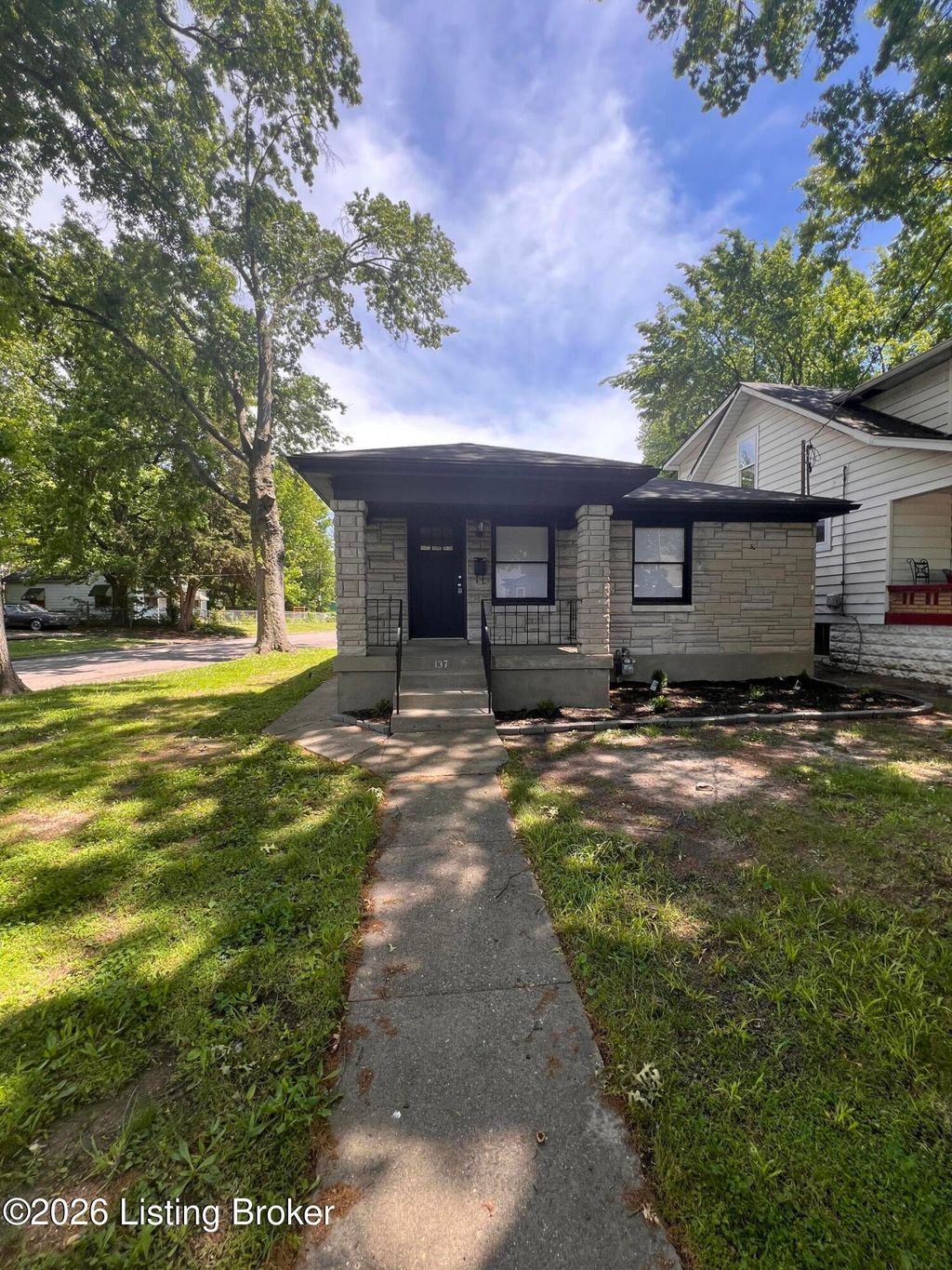Photo of 137 N 39th St, Louisville, KY 40212 (MLS # 1716281)