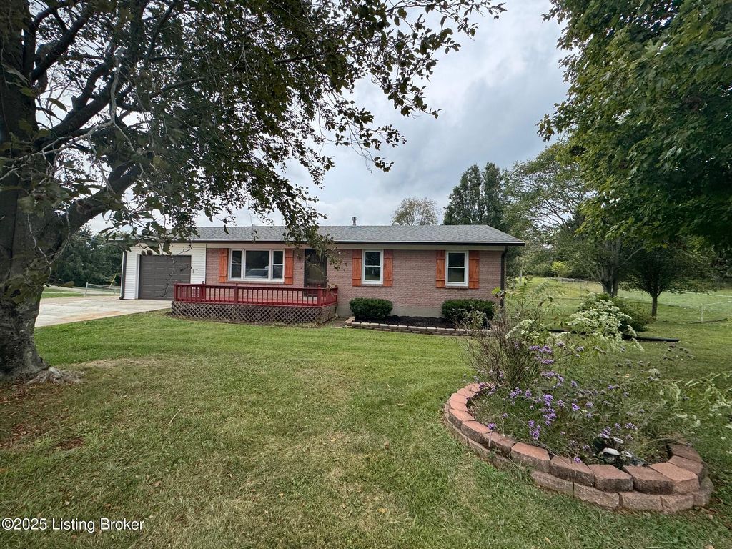 Photo of 621 Jimwood Dr, Vine Grove, KY 40175 (MLS # 1711542)