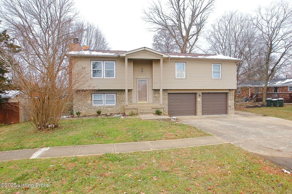 Photo of 9323 Willowwood Way, Louisville, KY 40299 (MLS # 1704992)