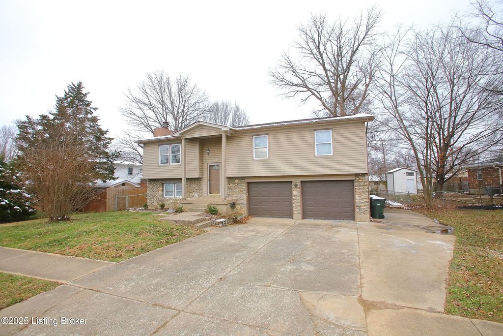 Photo of 9323 Willowwood Way, Louisville, KY 40299 (MLS # 1704992)