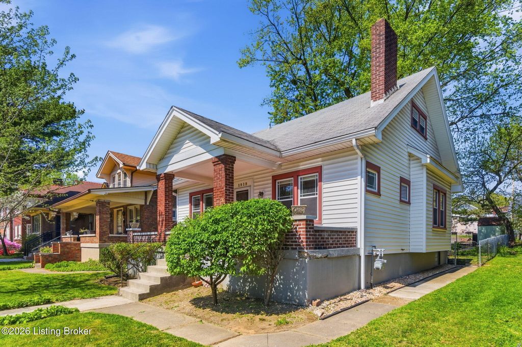 Photo of 1919 Roanoke Ave, Louisville, KY 40205 (MLS # 1714531)