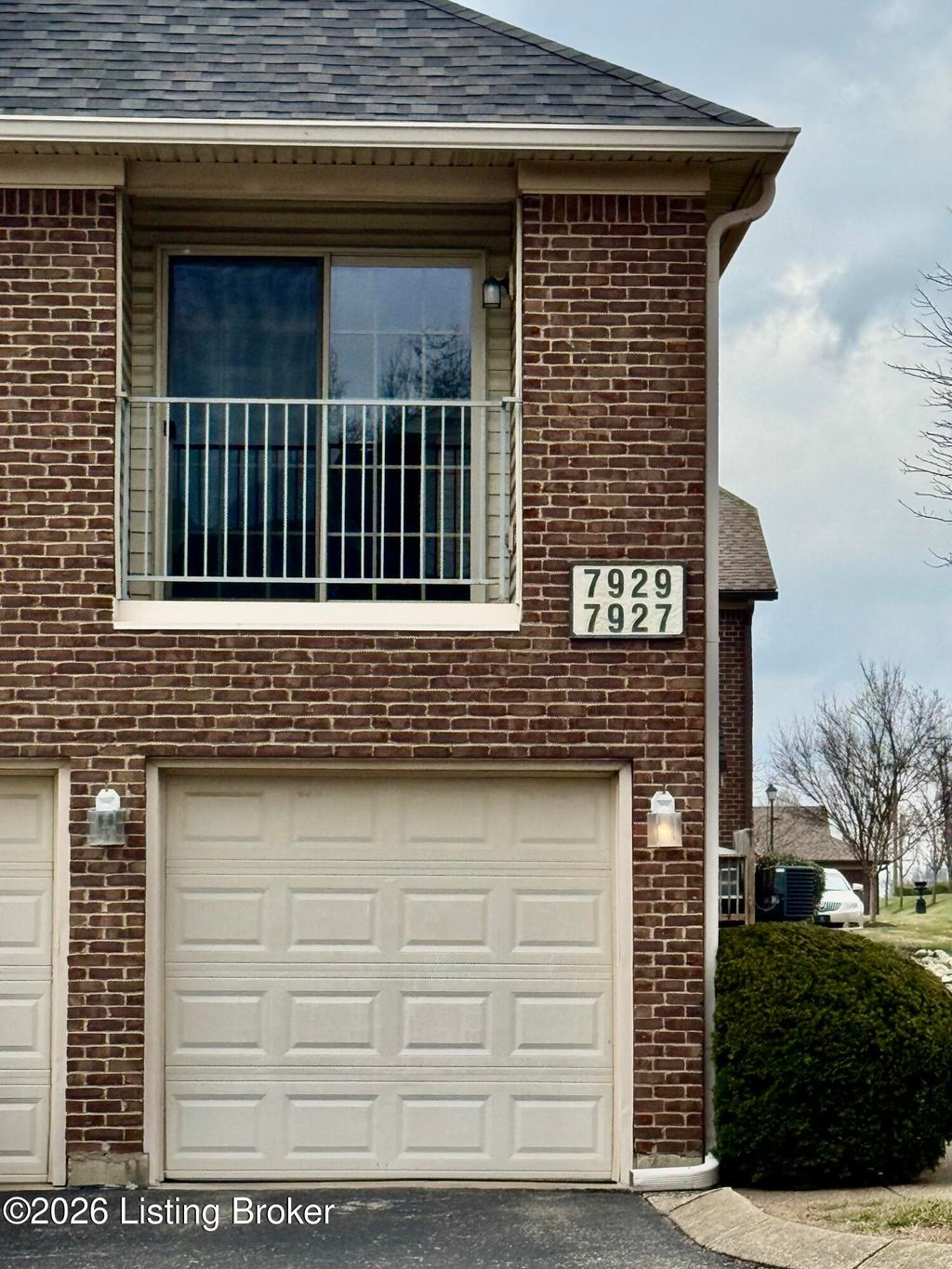 Photo of 7927 Grand Cascade Dr, Louisville, KY 40228 (MLS # 1706336)