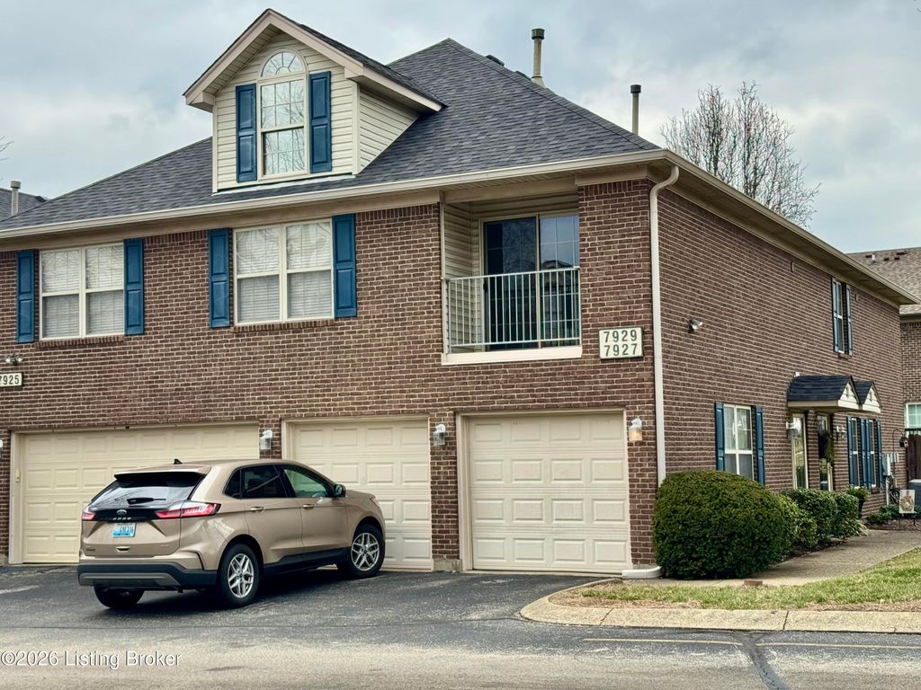 Photo of 7927 Grand Cascade Dr, Louisville, KY 40228 (MLS # 1706336)