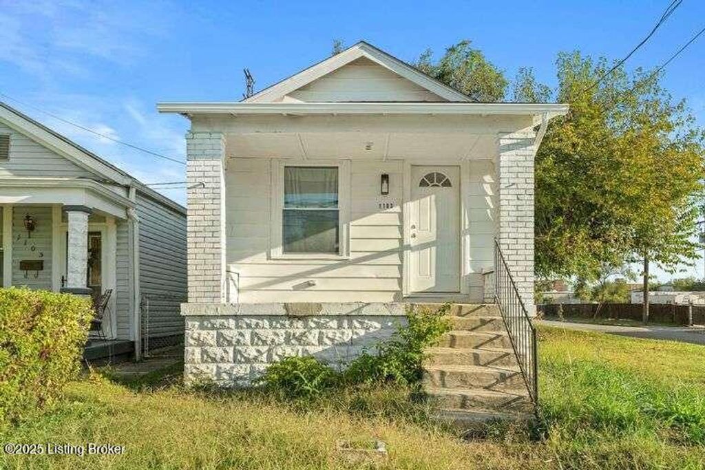 Photo of 1103 W Hill St, Louisville, KY 40210 (MLS # 1700640)