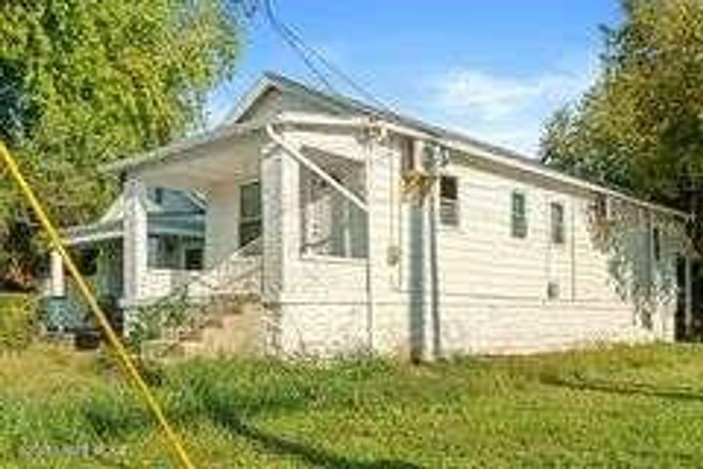 Photo of 1103 W Hill St, Louisville, KY 40210 (MLS # 1700640)
