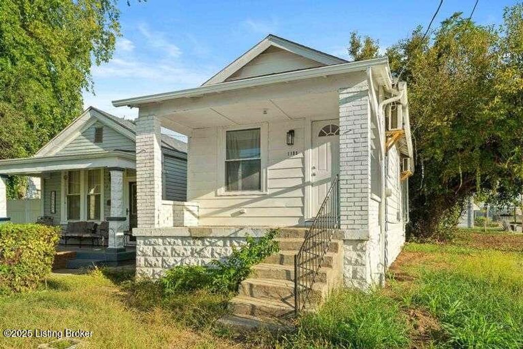 Photo of 1103 W Hill St, Louisville, KY 40210 (MLS # 1700640)