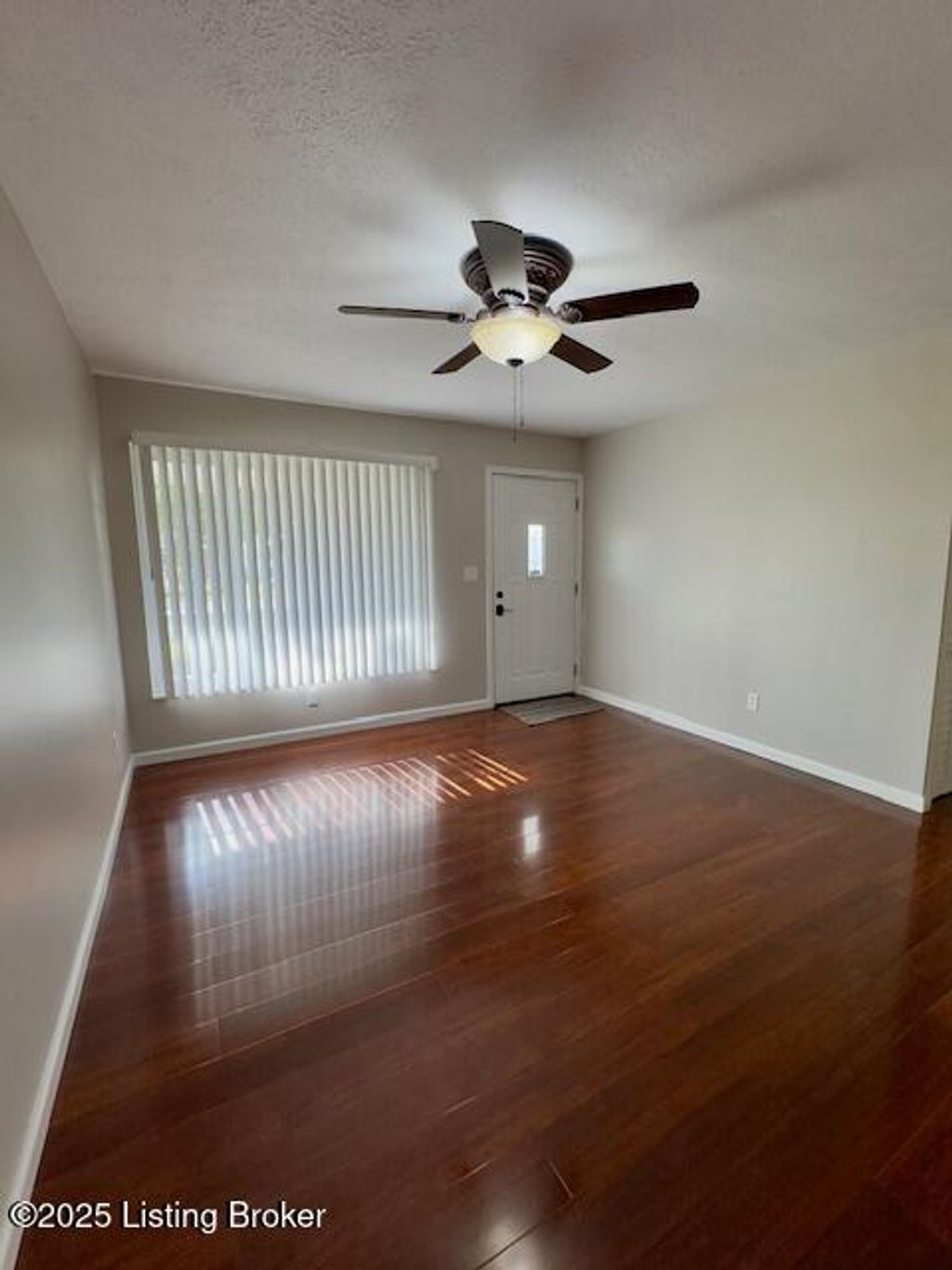 Photo of 130 Starlite Dr, Louisville, KY 40229 (MLS # 1704355)