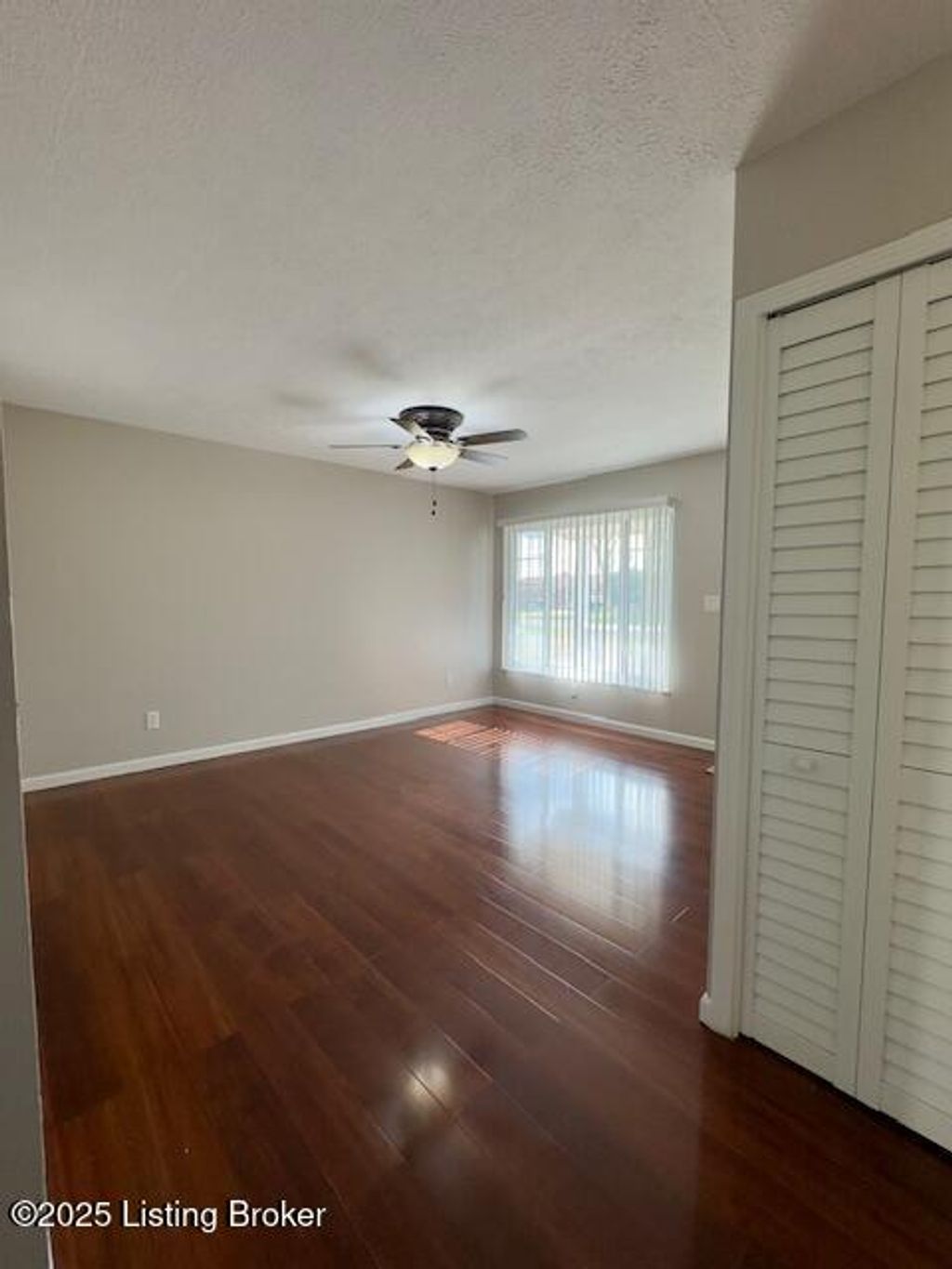 Photo of 130 Starlite Dr, Louisville, KY 40229 (MLS # 1704355)