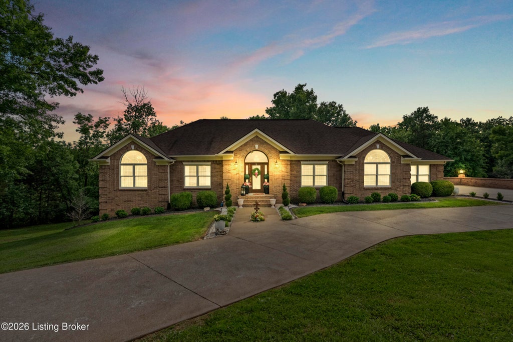 Photo of 311 Creekwood Dr, Bardstown, KY 40004 (MLS # 1722466)