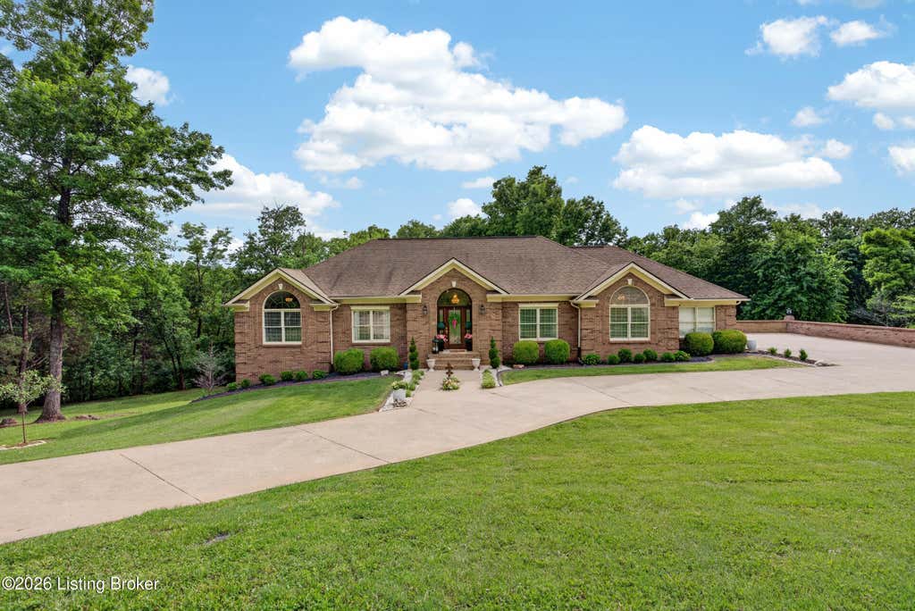 Photo of 311 Creekwood Dr, Bardstown, KY 40004 (MLS # 1722466)