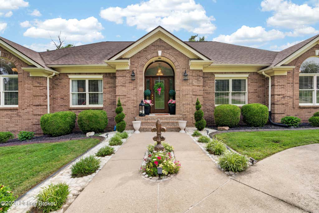 Photo of 311 Creekwood Dr, Bardstown, KY 40004 (MLS # 1722466)