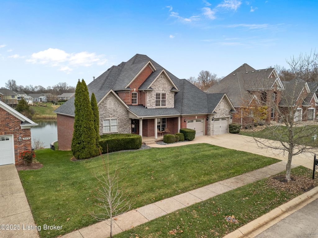 Photo of 511 Davenport Dr, Louisville, KY 40245 (MLS # 1704489)