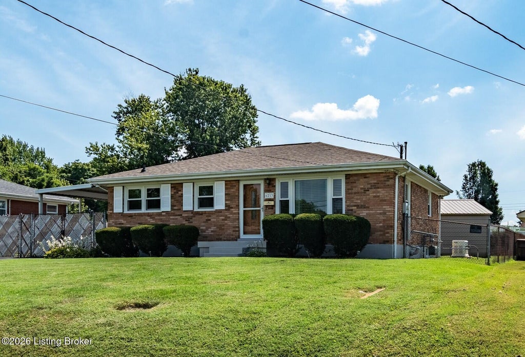 Photo of 6213 Gayle Dr, Louisville, KY 40219 (MLS # 1725122)