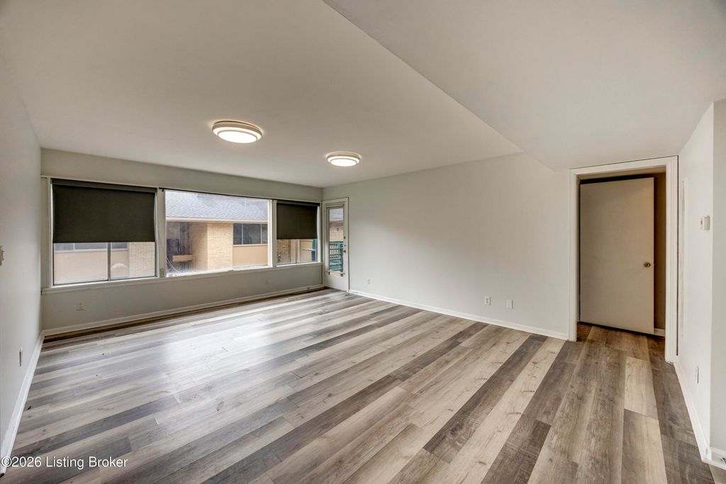 Photo of 2505 Brownsboro Rd #APT D5, Louisville, KY 40206 (MLS # 1710193)