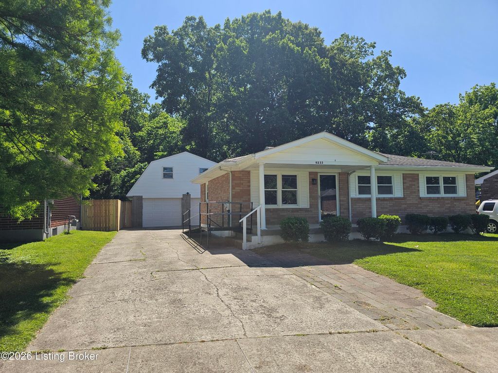 Photo of 9233 Lantana Dr, Louisville, KY 40229 (MLS # 1717703)