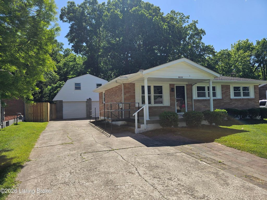 Photo of 9233 Lantana Dr, Louisville, KY 40229 (MLS # 1717703)