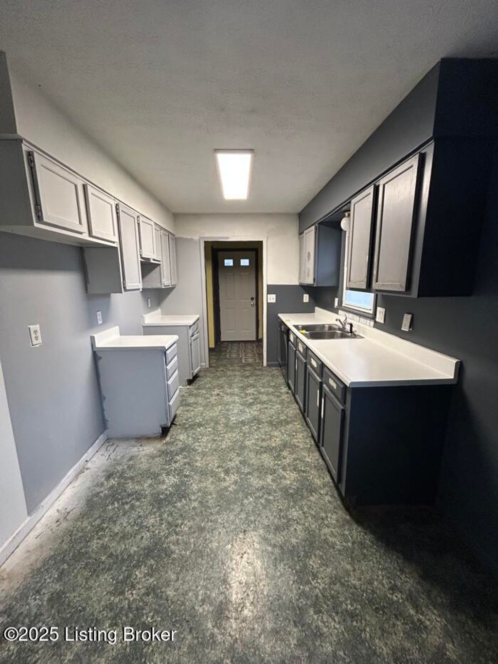 Photo of 1634 Catalpa Rd, Radcliff, KY 40160 (MLS # 1705237)