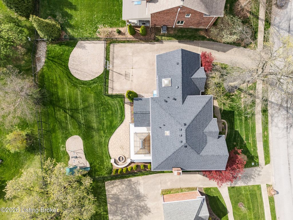 Photo of 842 Lake Forest Pkwy, Louisville, KY 40245 (MLS # 1714151)