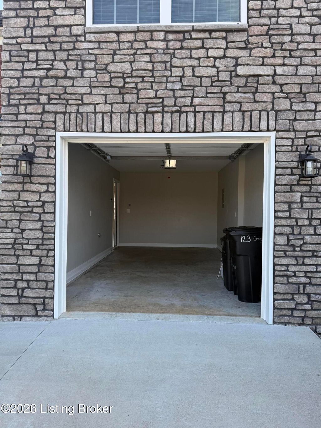 Photo of 123 Graystone Ct, Bardstown, KY 40004 (MLS # 1714092)