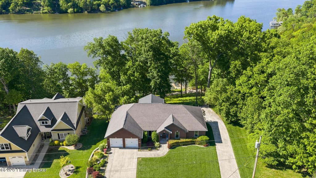 Photo of 190 Strawberry Cir, Brandenburg, KY 40108 (MLS # 1716209)