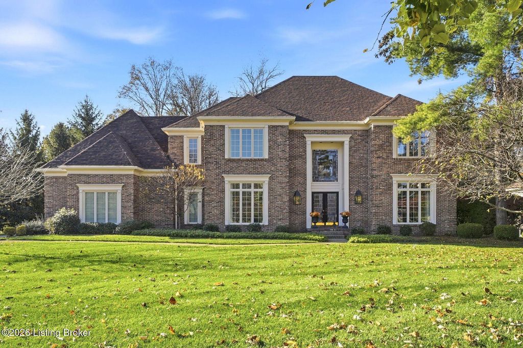 Photo of 1402 Somerhill Way, Anchorage, KY 40223 (MLS # 1711520)