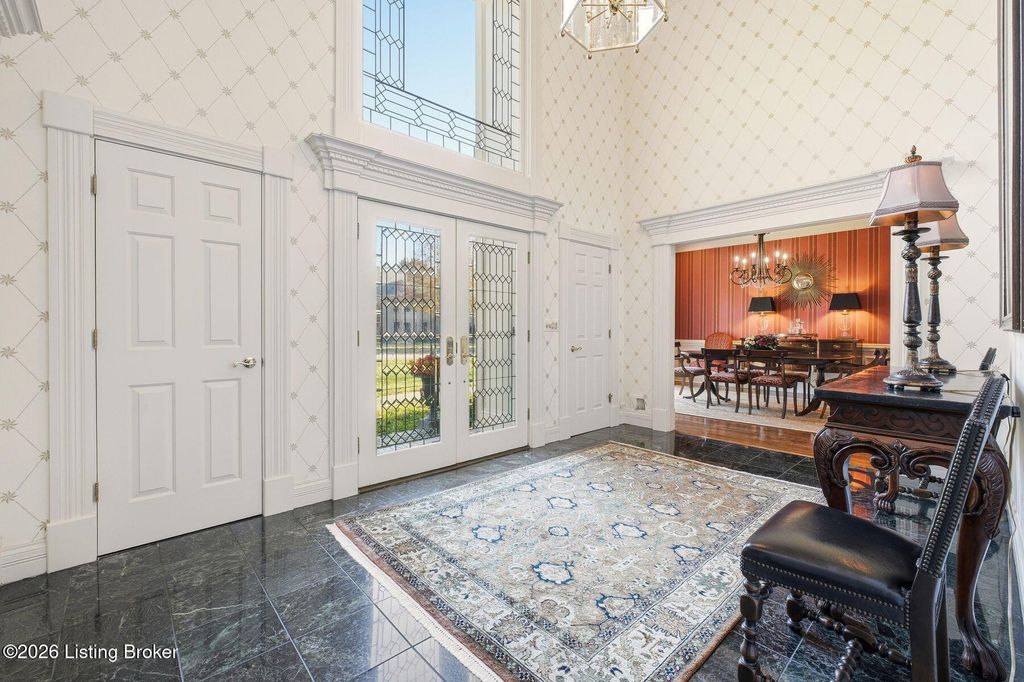 Photo of 1402 Somerhill Way, Anchorage, KY 40223 (MLS # 1711520)