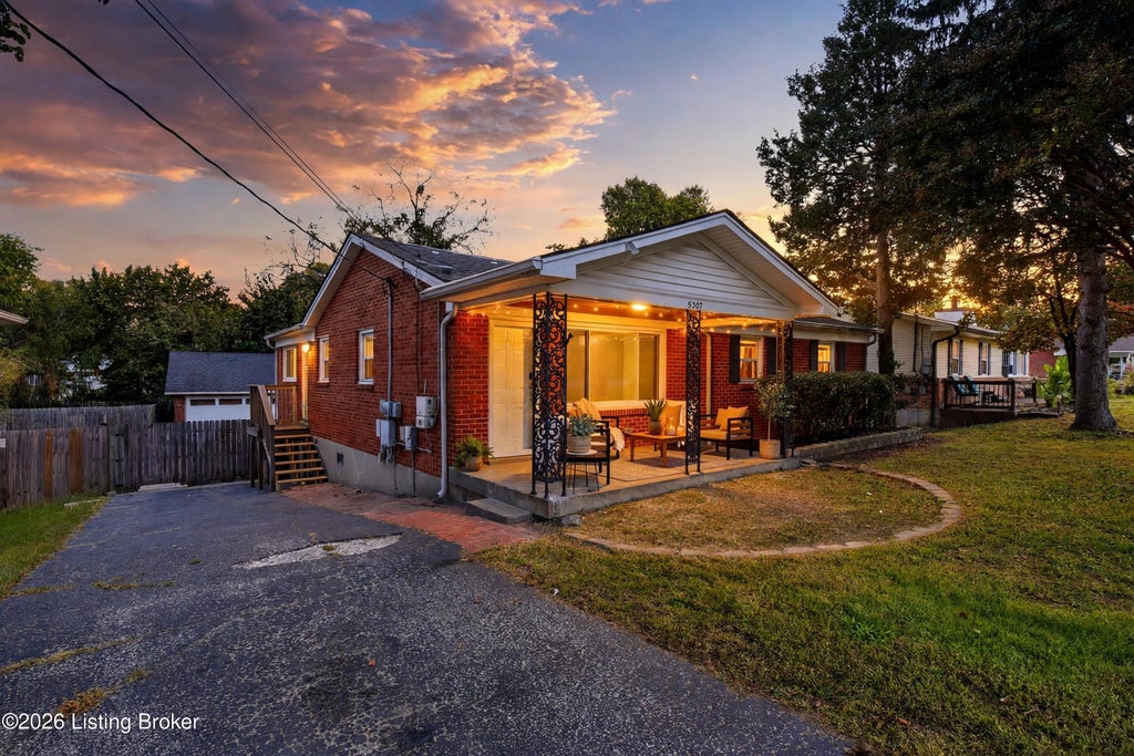 Photo of 5207 Charmane Dr, Louisville, KY 40219 (MLS # 1732703)