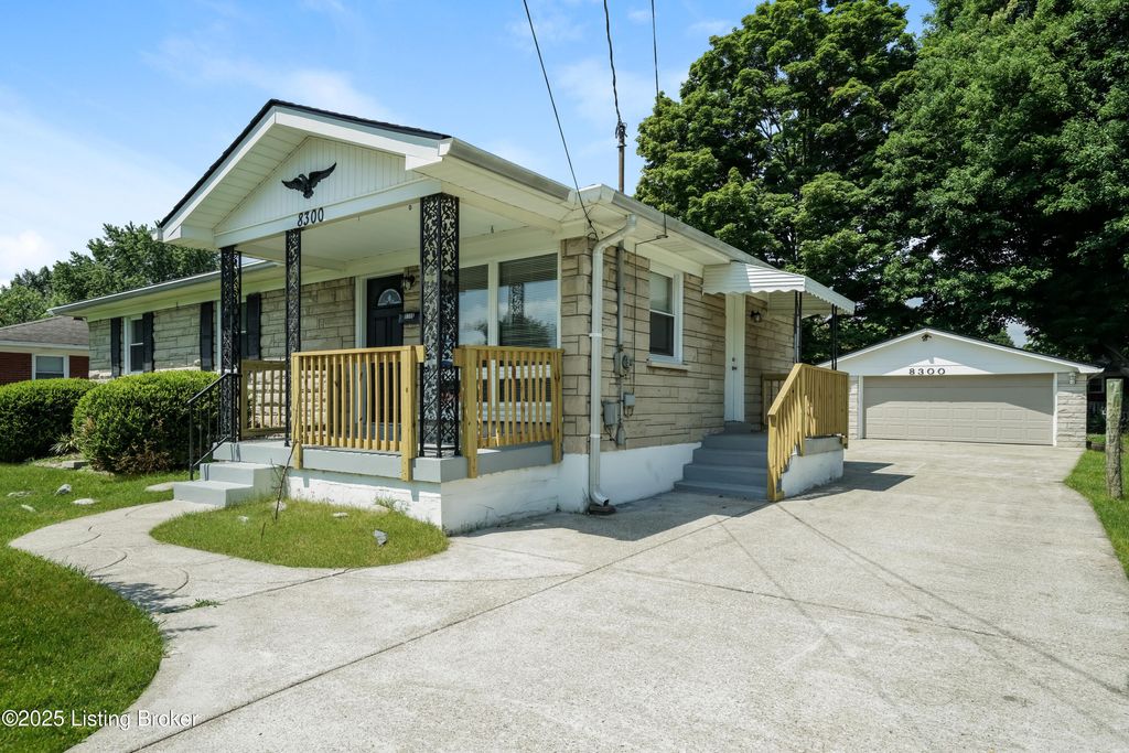 Photo of 8300 Pandorea Dr, Louisville, KY 40258 (MLS # 1704505)