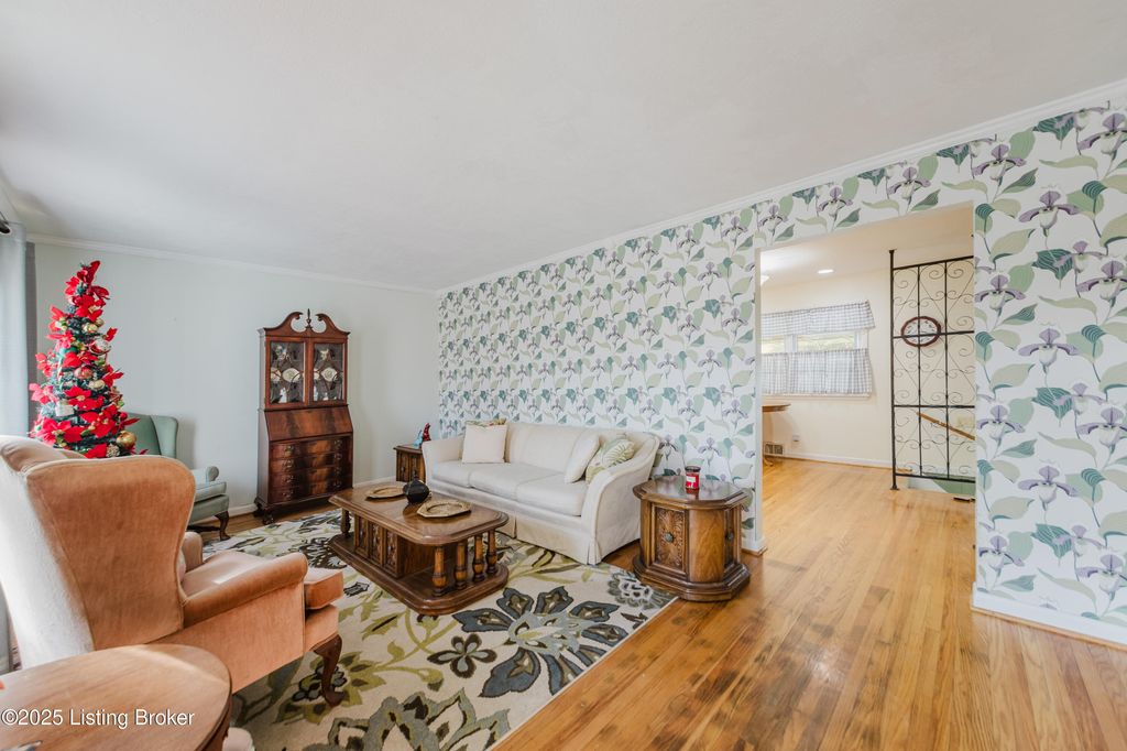 Photo of 4211 Blossomwood Dr, Louisville, KY 40220 (MLS # 1704606)