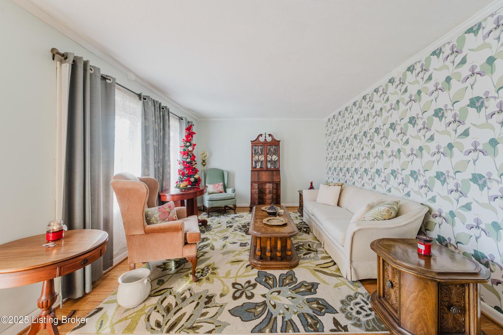 Photo of 4211 Blossomwood Dr, Louisville, KY 40220 (MLS # 1704606)