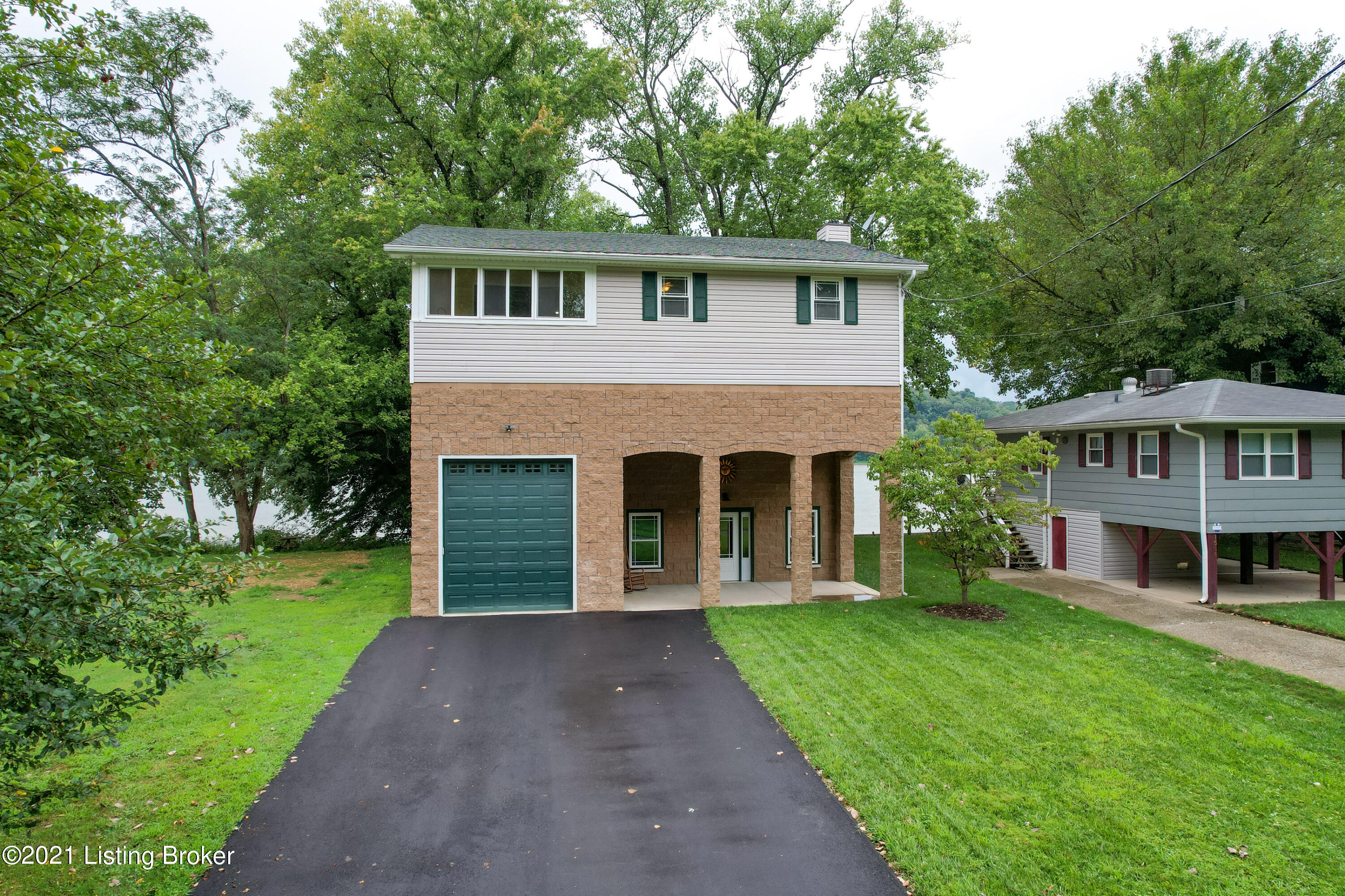 Photo 1 of 43 — 1510 Riverside Dr, Prospect, KY 40059