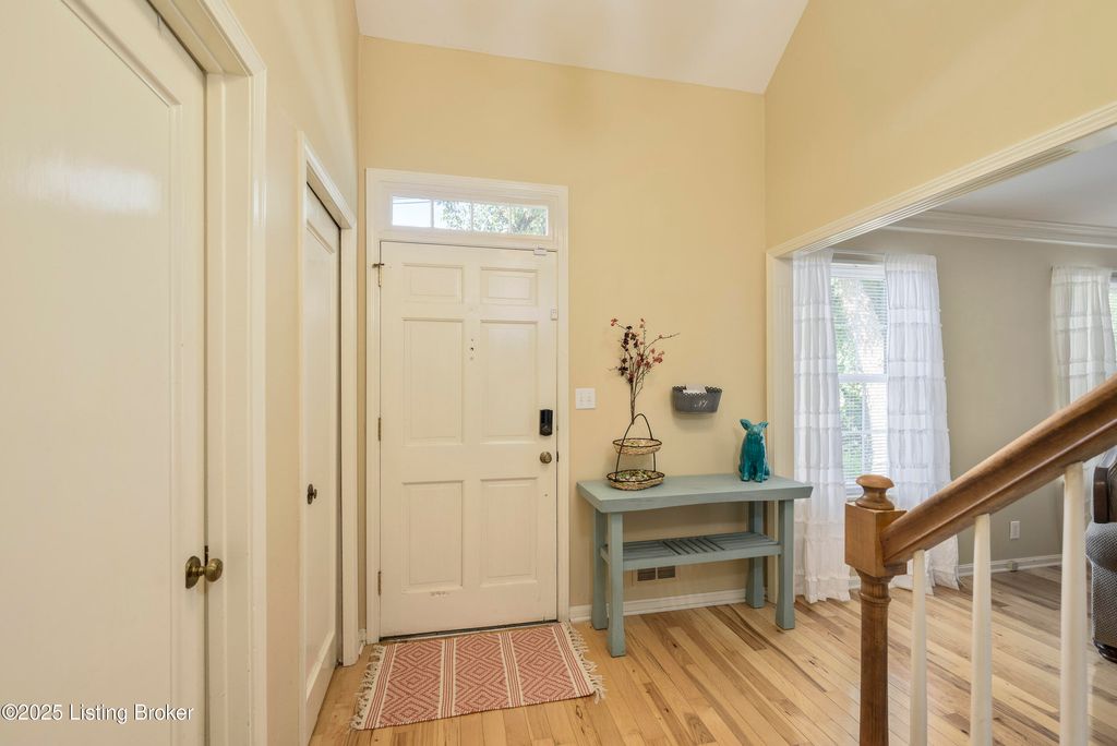 Photo of 515 N Watterson Trail, Louisville, KY 40243 (MLS # 1707345)