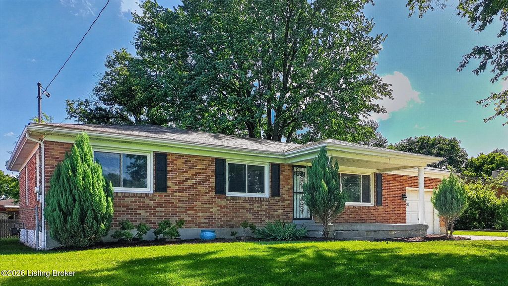 Photo of 6610 Sunny Vale Way, Louisville, KY 40272 (MLS # 1717603)