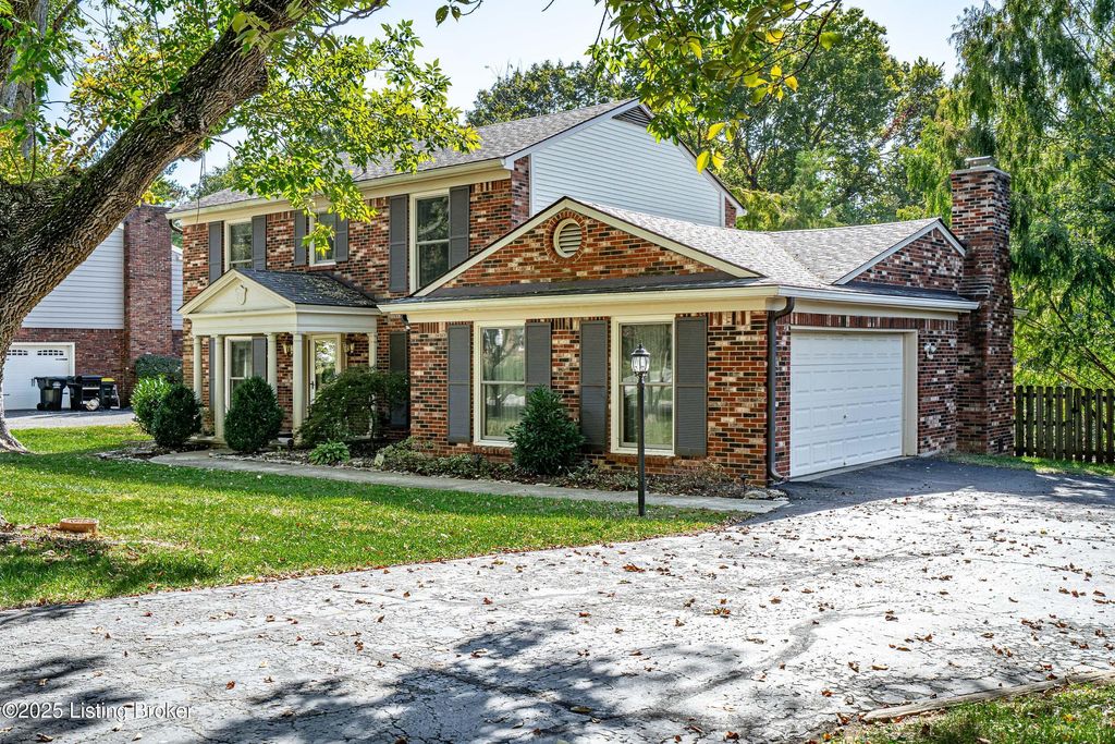 Photo of 2316 Stannye Dr, Louisville, KY 40222 (MLS # 1705198)