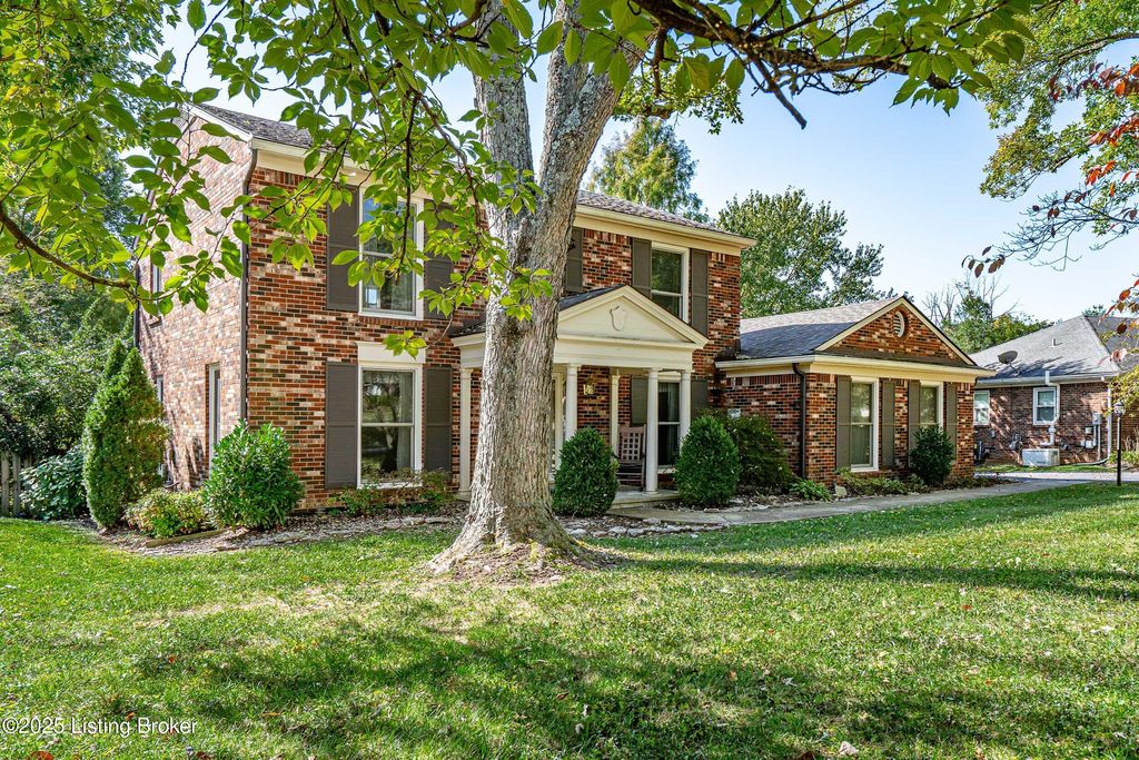 Photo of 2316 Stannye Dr, Louisville, KY 40222 (MLS # 1705198)