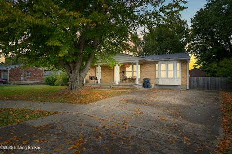 Photo of 5613 Genny Ct, Louisville, KY 40214 (MLS # 1702128)