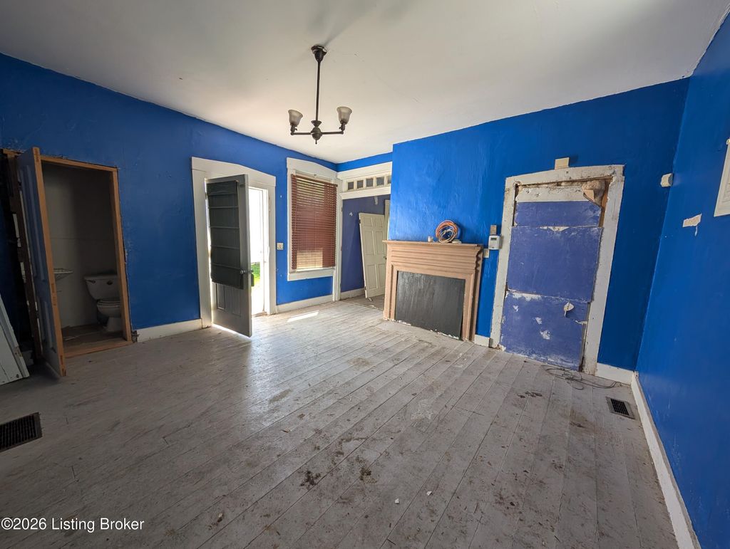 Photo of 628 W 3rd St, Madison, IN 47250 (MLS # 1714717)