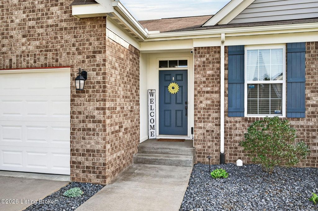 Photo of 267 Fairwood Way, Shepherdsville, KY 40165 (MLS # 1713626)