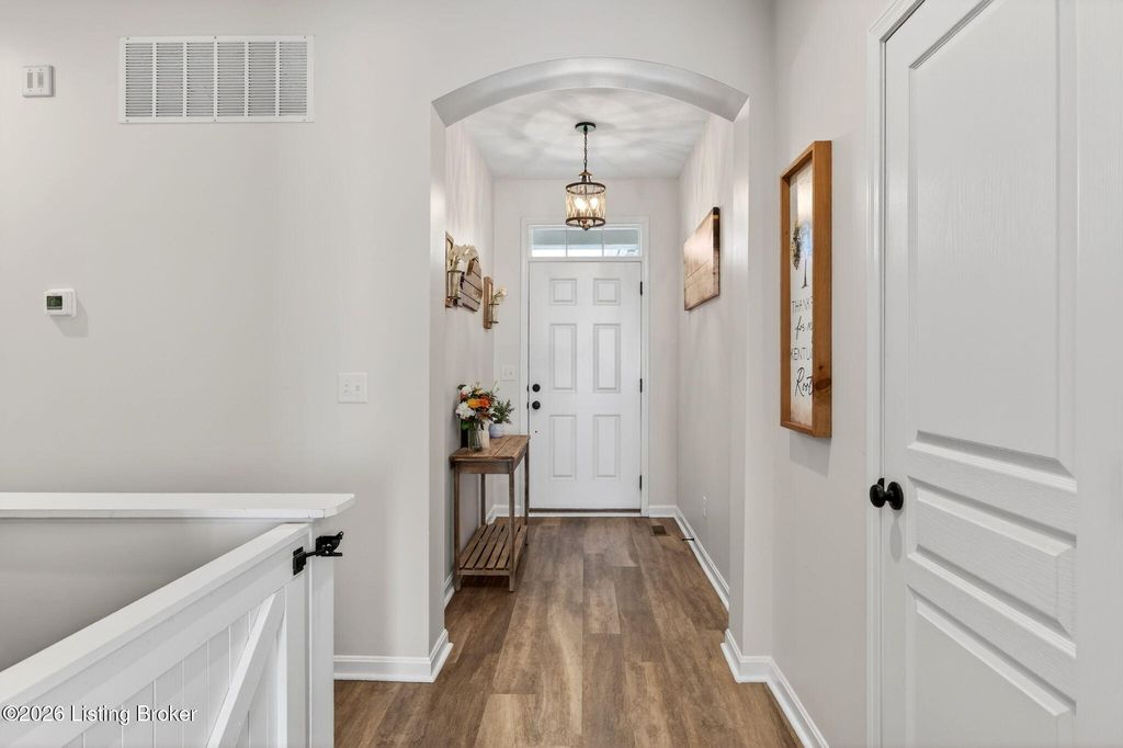 Photo of 267 Fairwood Way, Shepherdsville, KY 40165 (MLS # 1713626)