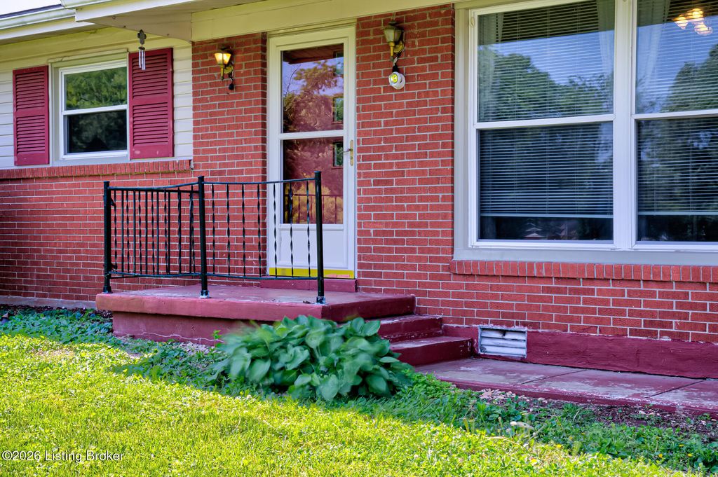Photo of 1599 Greenland Park Cir, Shelbyville, KY 40065 (MLS # 1717826)