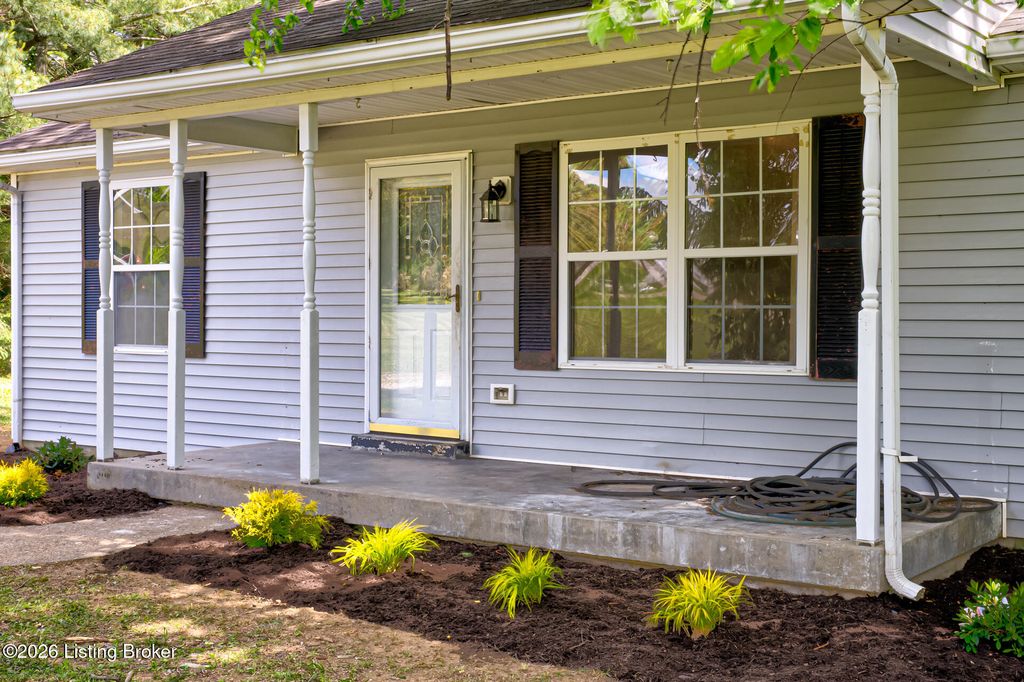 Photo of 138 Kimberly Ct, Taylorsville, KY 40071 (MLS # 1717566)