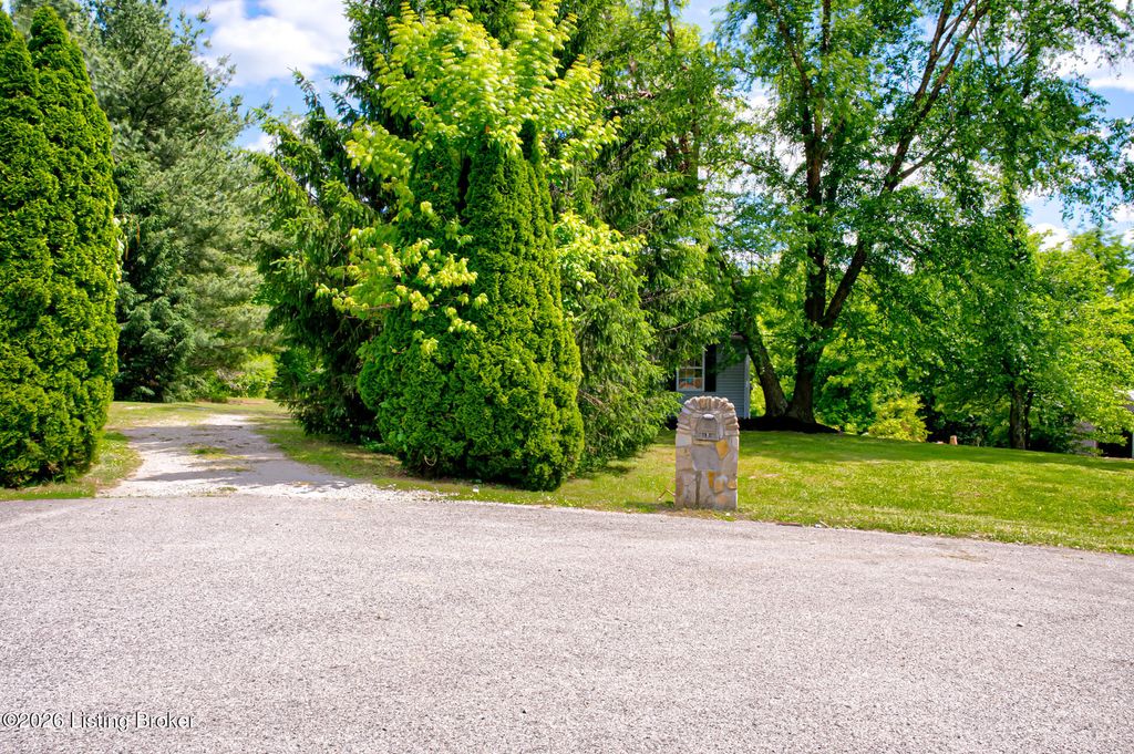 Photo of 138 Kimberly Ct, Taylorsville, KY 40071 (MLS # 1717566)