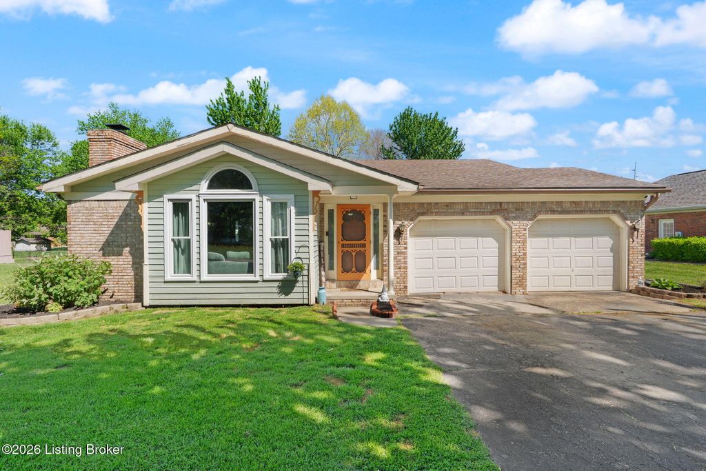 Photo of 1614 W Monique Dr, Scottsburg, IN 47170 (MLS # 1716337)