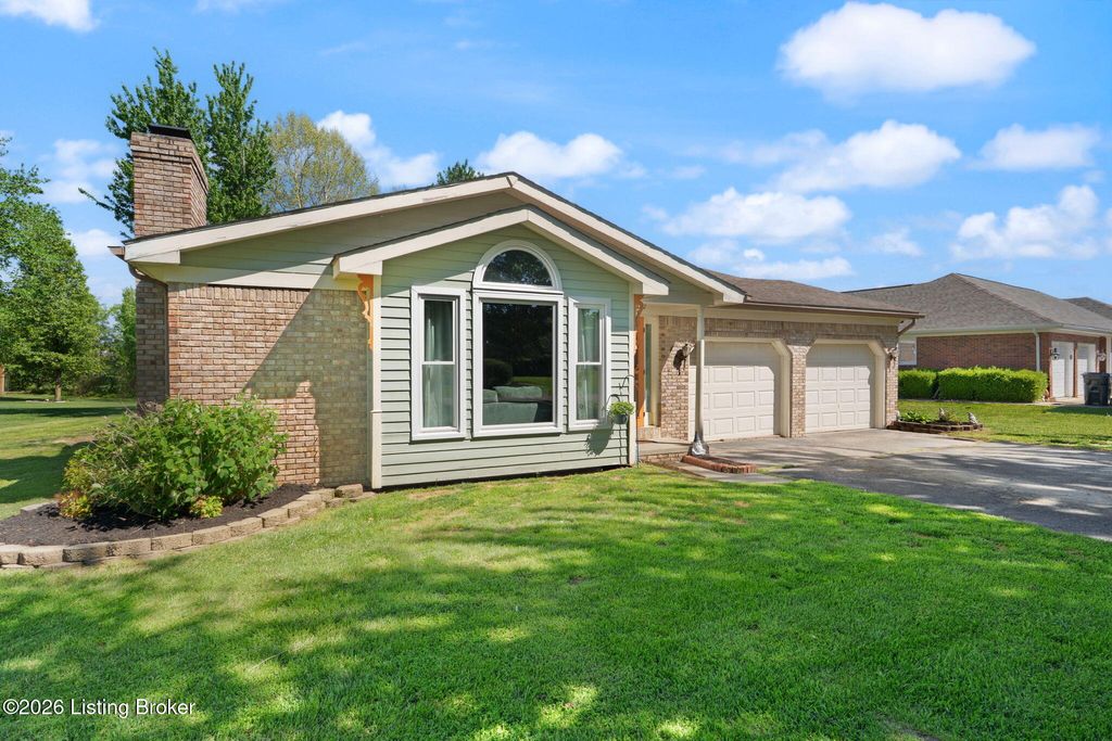 Photo of 1614 W Monique Dr, Scottsburg, IN 47170 (MLS # 1716337)