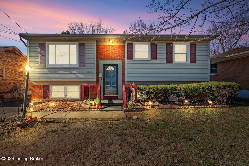 Photo of 1932 Cypress St, Louisville, KY 40210 (MLS # 1707976)