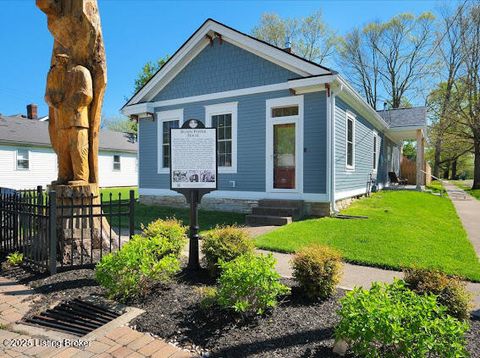 Photo of 109 S Walnut St, La Grange, KY 40031 (MLS # 1709463)