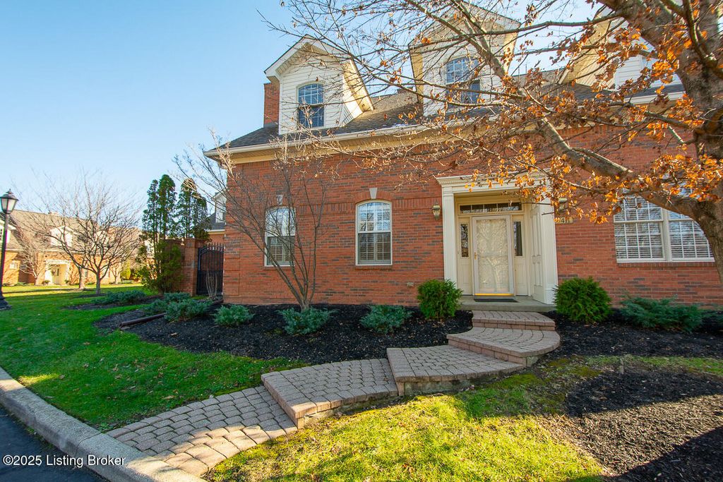 Photo of 7411 Smithfield Greene Ln, Prospect, KY 40059 (MLS # 1705129)