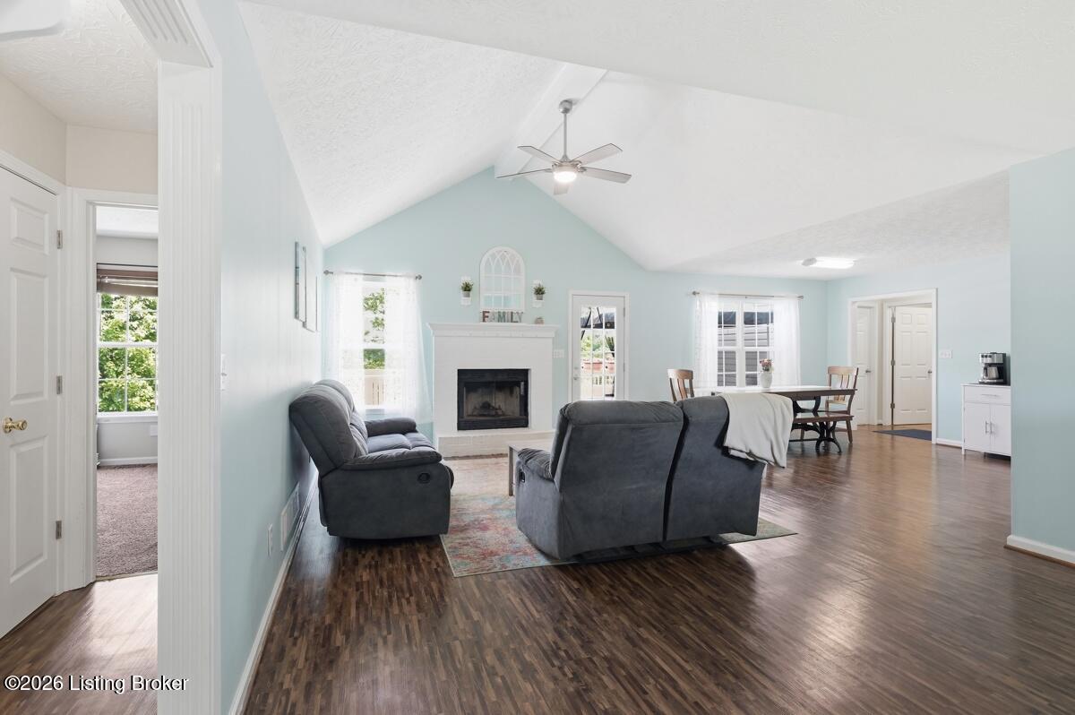 94 Willowbrook Ct