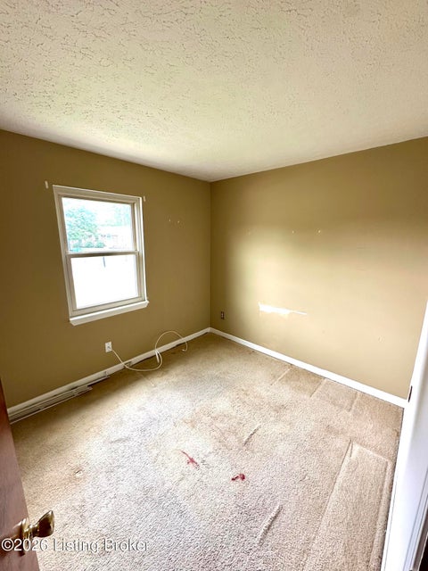 Tiny photo for 10903 Lanette Ct, Louisville, KY 40229 (MLS # 1728959)