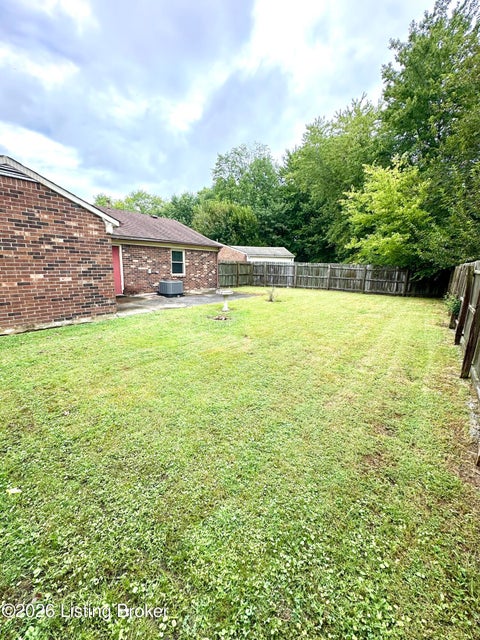 Tiny photo for 10903 Lanette Ct, Louisville, KY 40229 (MLS # 1728959)